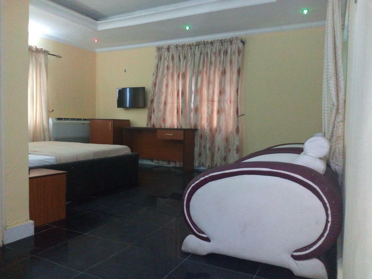 Dluxx Villa & Suites Ikeja Exterior photo